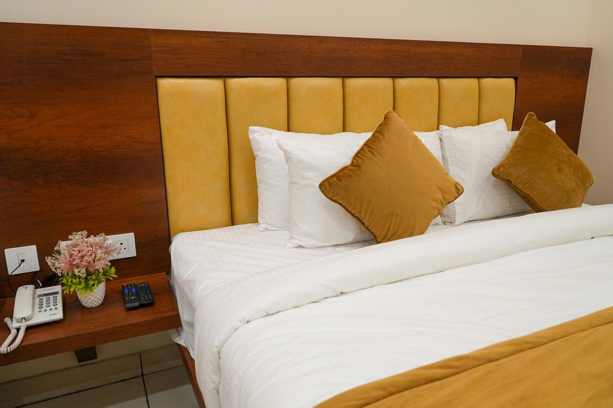 Sri Krishna Inn - Kempegowda Airport Bangalore Devanahalli Kültér fotó