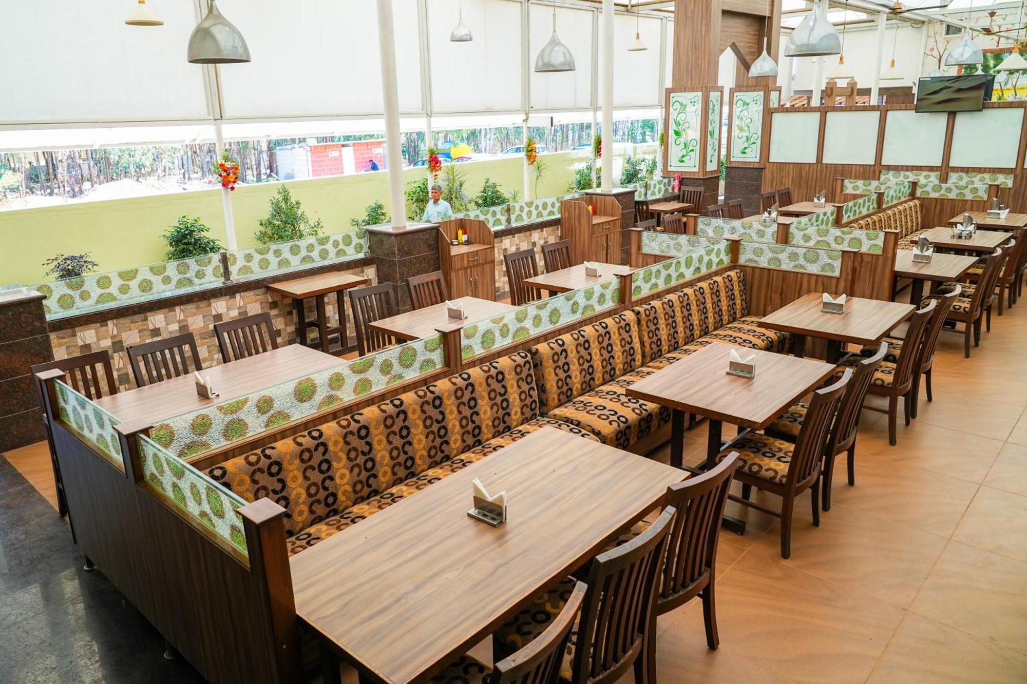 Sri Krishna Inn - Kempegowda Airport Bangalore Devanahalli Kültér fotó
