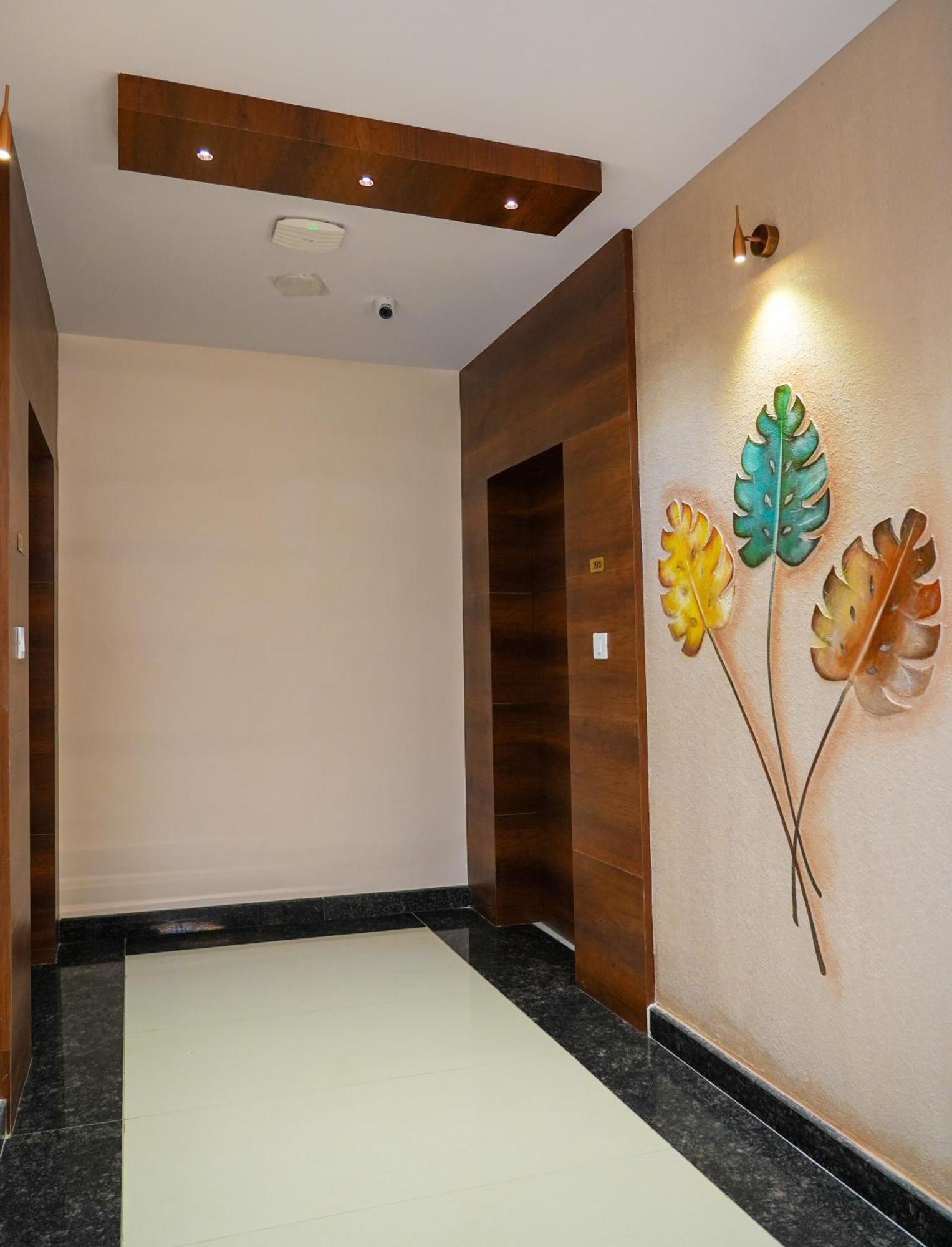 Sri Krishna Inn - Kempegowda Airport Bangalore Devanahalli Kültér fotó